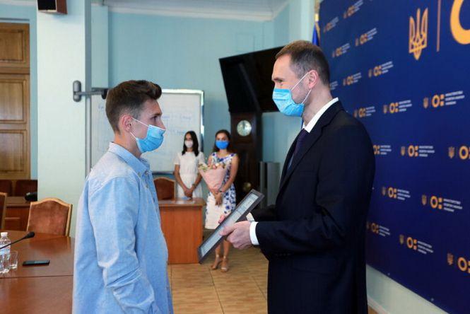 Новини Вінниці - фото з Зеленського просять нагородити медалями «За врятоване життя» трьох сміливців з Вінниччини Зеленського просять нагородити медалями «За врятоване життя» трьох сміливців з Вінниччини, фото №1 на сайті 20minut.ua