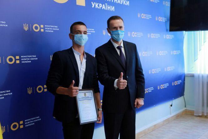 Новини Вінниці - фото з Зеленського просять нагородити медалями «За врятоване життя» трьох сміливців з Вінниччини Зеленського просять нагородити медалями «За врятоване життя» трьох сміливців з Вінниччини, фото №3 на сайті 20minut.ua