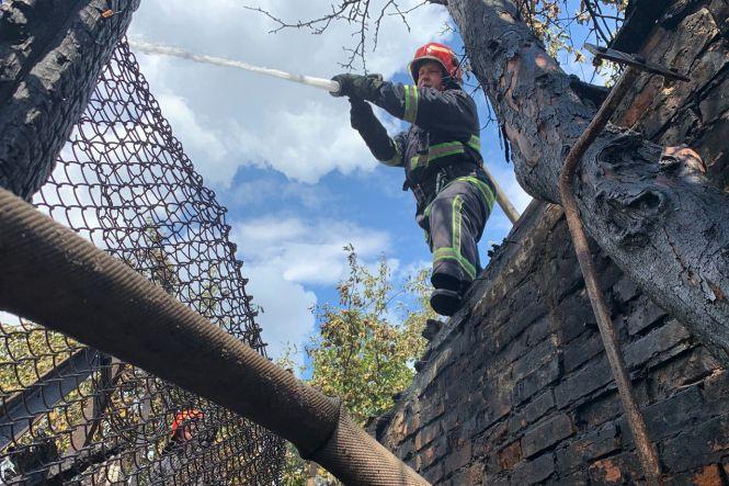 Пожежа у Хмельницькому: вогонь гасили дві бригади рятувальників (ФОТО, ВІДЕО), фото №1 на сайті vsim.ua