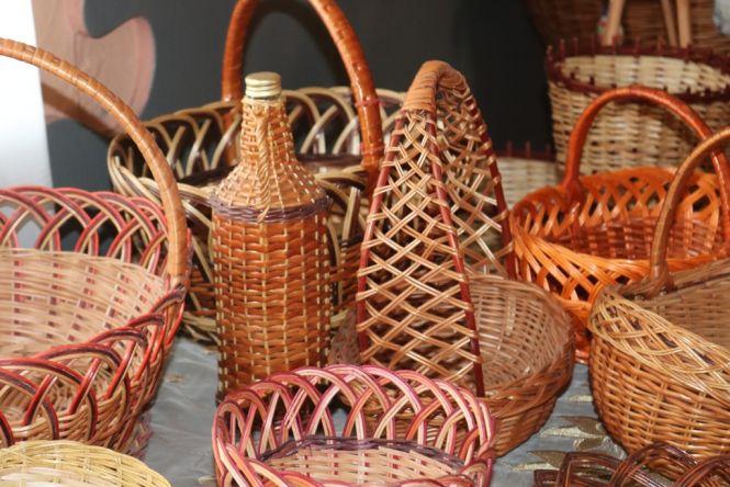 Від кошиків до меблевих гарнітурів. Подружжя пенсіонерів заробляє на життя лозоплетінням, фото №5 на сайті 20minut.ua