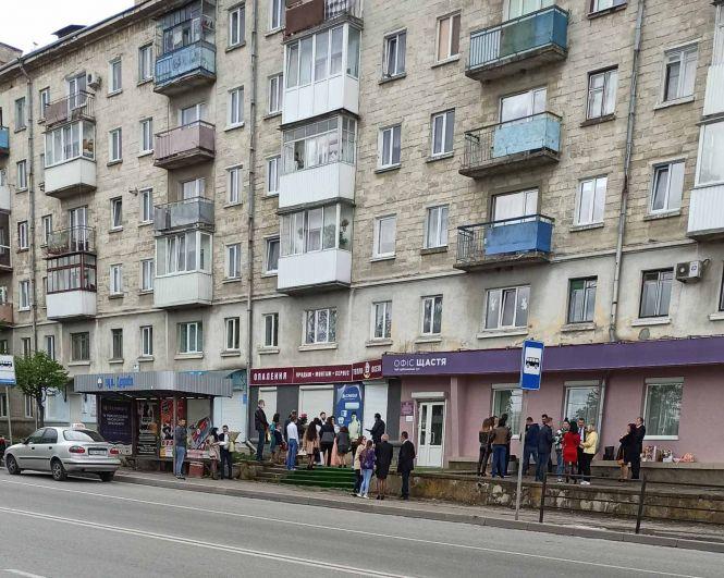 Новини Тернополя - фото з "Гірко" і весільні музики – так живуть люди над Офісом щастя. Тернополянка придумала, куди переїхати РАЦСу "Гірко" і весільні музики – так живуть люди над Офісом щастя. Тернополянка придумала, куди переїхати РАЦСу, фото №1 на сайті 20minut.ua