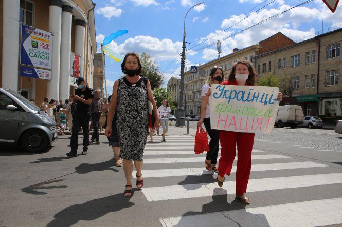 Новини Вінниці - фото з «Діти, які сидять вдома — це роботи»: під ОДА вимагали скасувати дистанційну форму навчання «Діти, які сидять вдома — це роботи»: під ОДА вимагали скасувати дистанційну форму навчання, фото №1 на сайті 20minut.ua