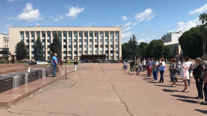 Новини Хмельницького - фото з На майдані Незалежності мітингували проти дистанційного навчання і маскового режиму (ФОТО, ВІДЕО) Нет описания.