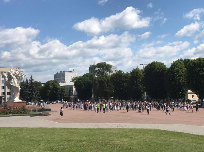 Новини Хмельницького - фото з На майдані Незалежності мітингували проти дистанційного навчання і маскового режиму (ФОТО, ВІДЕО) Нет описания.