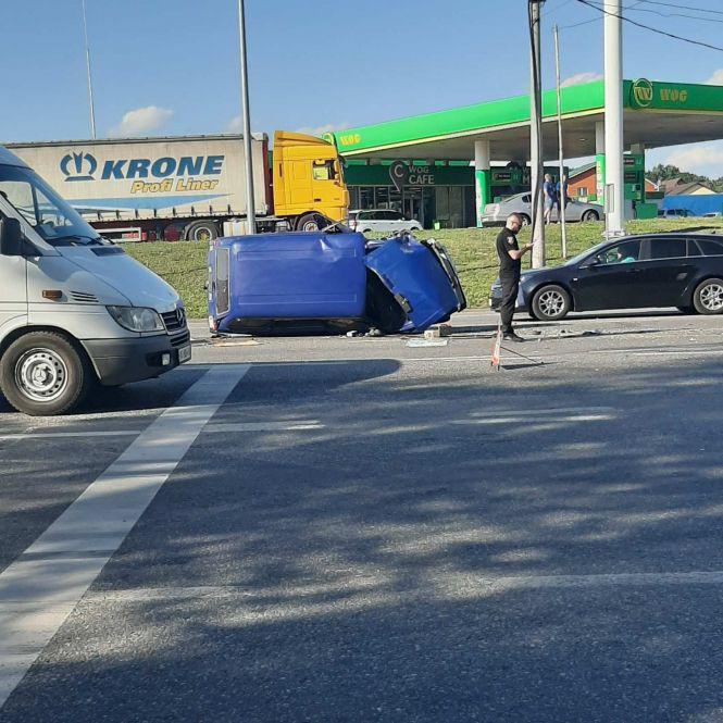 Новини Вінниці - фото з Аварія біля «Метро»: водій «четвірки» врізався у «Мерседес». Є постраждалі Аварія біля «Метро»: водій «четвірки» врізався у «Мерседес». Є постраждалі, фото №5 на сайті 20minut.ua
