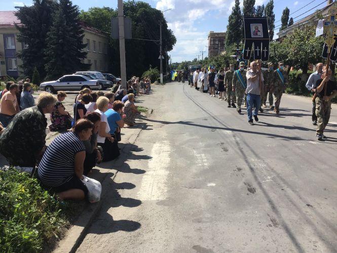 На Хмельниччині попрощались із загиблим військовим Василем Кравченком, фото №2 на сайті vsim.ua
