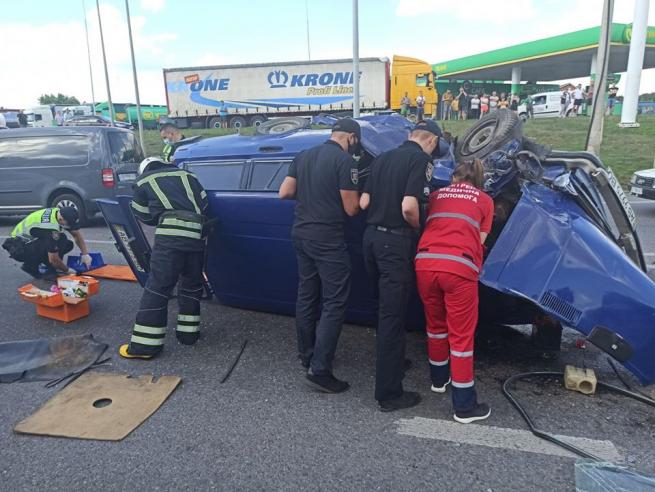 Новини Вінниці - фото з Аварія біля «Метро»: водій «четвірки» врізався у «Мерседес». Є постраждалі Світлина від Головне управління ДСНС України у Вінницькій області.