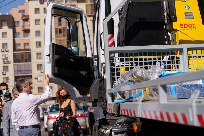 Новини Вінниці - фото з До Вінниці привезли муніципальний евакуатор. Коли він почне працювати? До Вінниці привезли муніципальний евакуатор. Коли він почне працювати?, фото №1 на сайті 20minut.ua