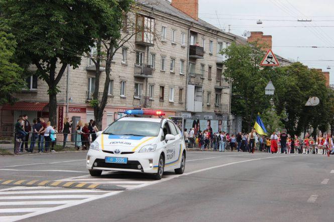 Новини Тернополя - фото з Піша хода через все місто і урочисте нагородження найкращих. Як святкуватимуть випускний у Тернополі? Піша хода через все місто і урочисте нагородження найкращих. Як святкуватимуть випускний у Тернополі?, фото №2 на сайті 20minut.ua