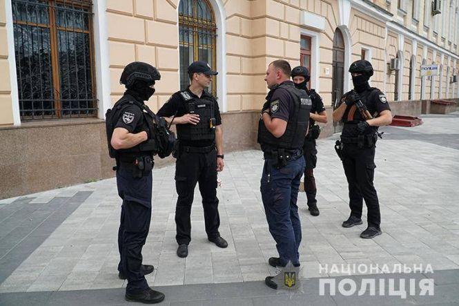 У Тернополі з залізничного вокзалу евакуювали пів сотні людей (ВІДЕО), фото №1 на сайті 20minut.ua