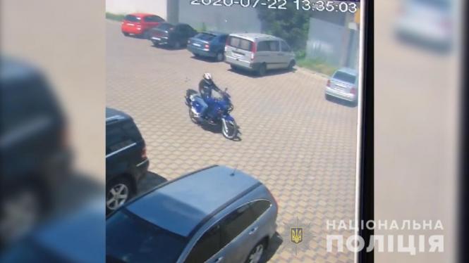 Новини Вінниці - фото з На гайсинському молокозаводі шукали вибухівку. Псевдомінера затримали На гайсинському молокозаводі шукали вибухівку. Псевдомінера затримали, фото №7 на сайті 20minut.ua