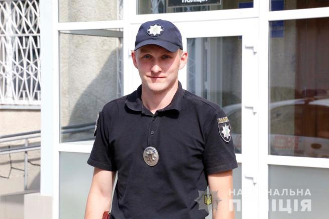 Новини Вінниці - фото з У Жмеринці дільничний врятував жінку під час пожежі. Син подякував за матір У Жмеринці дільничний врятував жінку під час пожежі. Син подякував за матір, фото №2 на сайті 20minut.ua