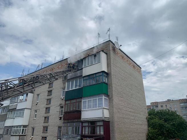 Новини Вінниці - фото з У Жмеринці дільничний врятував жінку під час пожежі. Син подякував за матір 116048330_565429784137461_2016147219244099785_n.jpg