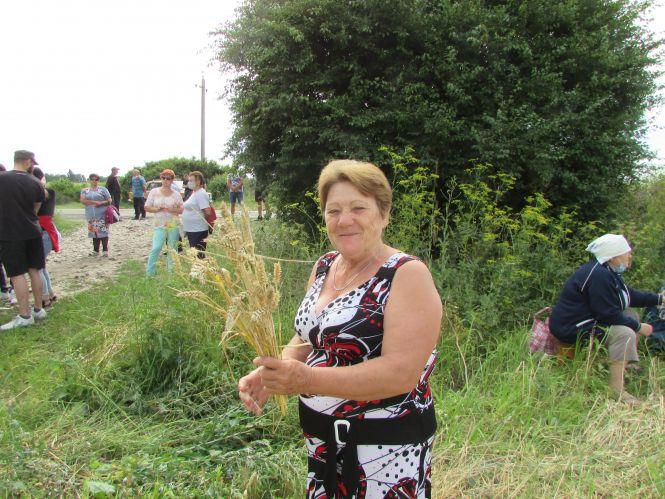 Рейдери поїхали ні з чим, а пайовики відстоявши урожай, збирали колоски для дідухів, фото №12 на сайті 20minut.ua