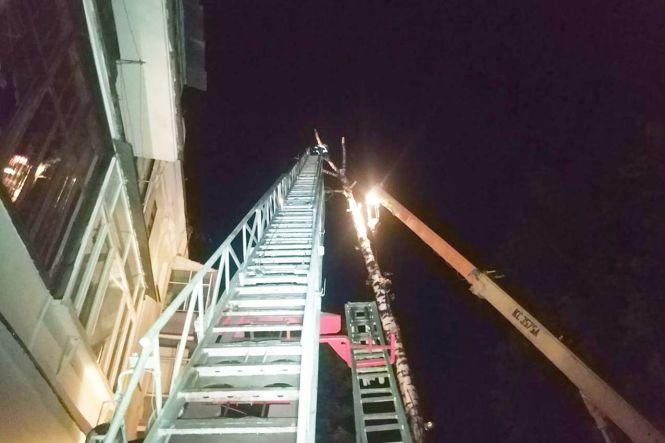 Новини Хмельницького - фото з Повалені дерева, зірвані дахи та затоплені угіддя: Хмельниччиною пронеслася негода (ФОТО, ВІДЕО) Повалені дерева, зірвані дахи та затоплені угіддя: Хмельниччиною пронеслася негода (ФОТО, ВІДЕО), фото №4 на сайті vsim.ua