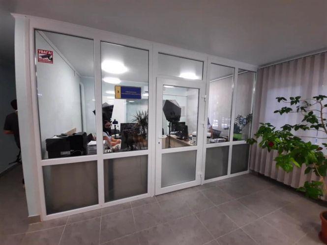 Як у Хмельницькому виглядає паспортний стіл, на ремонт якого витратили 1,2 мільйона (ФОТО), фото №2 на сайті vsim.ua