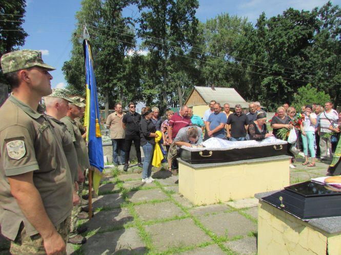 Військового з позивним «Пумба» поховали на міському кладовищі, фото №1 на сайті 20minut.ua