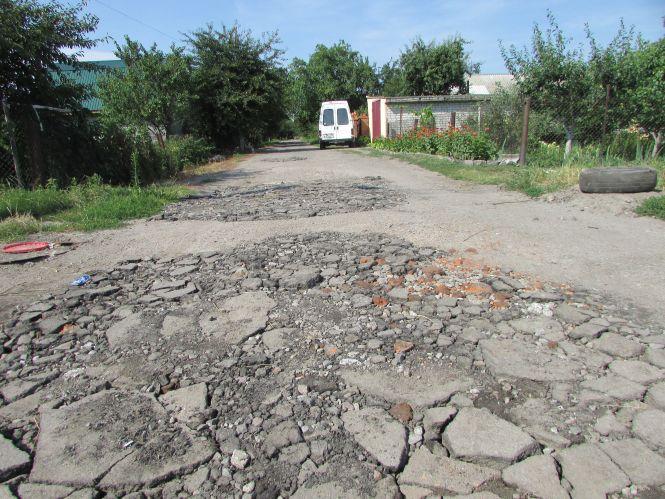Битий асфальт на Осипенка, залізничники-альпіністи та жнива без рейдерів, фото №5 на сайті 20minut.ua