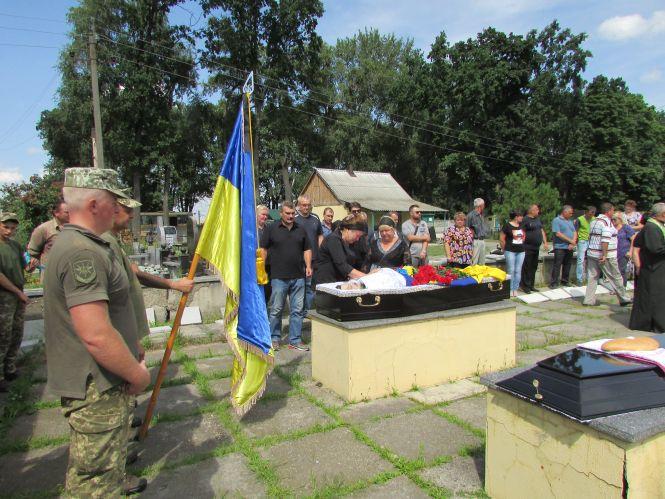Військового з позивним «Пумба» поховали на міському кладовищі, фото №10 на сайті 20minut.ua