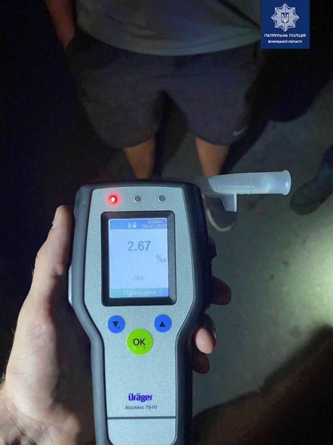 Патрульні затримали водія кросовера. Чоловік був п'яний, як чіп, фото №1 на сайті 20minut.ua