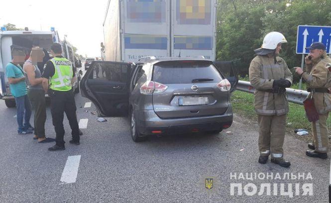 Новини Житомира - фото з Неподалік Ставища позашляховик в'їхав в припаркований «DAF»: травмувалися двоє дорослих та дитина Неподалік Ставища позашляховик в'їхав в припаркований «DAF»: травмувалися двоє дорослих та дитина, фото №1 на сайті 20minut.ua