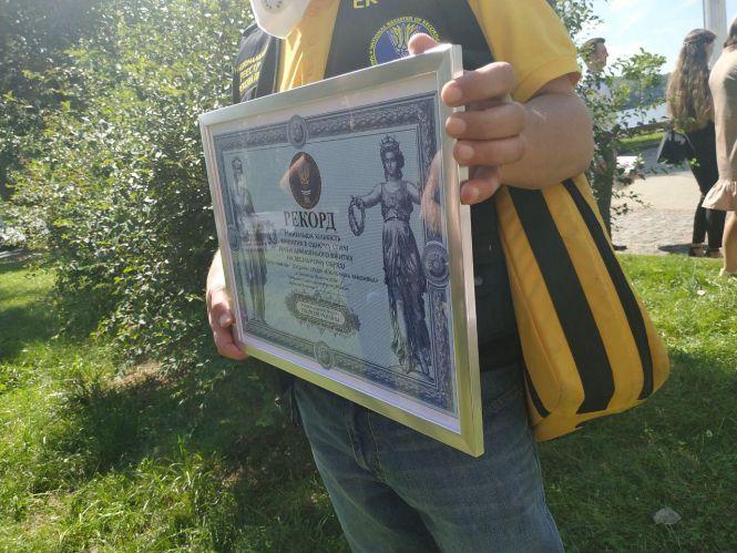 Новини Тернополя - фото з Такого в Україні ще не було: як у Тернополі на весіллі встановили унікальний рекорд (РЕПОРТАЖ) Такого в Україні ще не було: як у Тернополі на весіллі встановили унікальний рекорд (РЕПОРТАЖ), фото №2 на сайті 20minut.ua