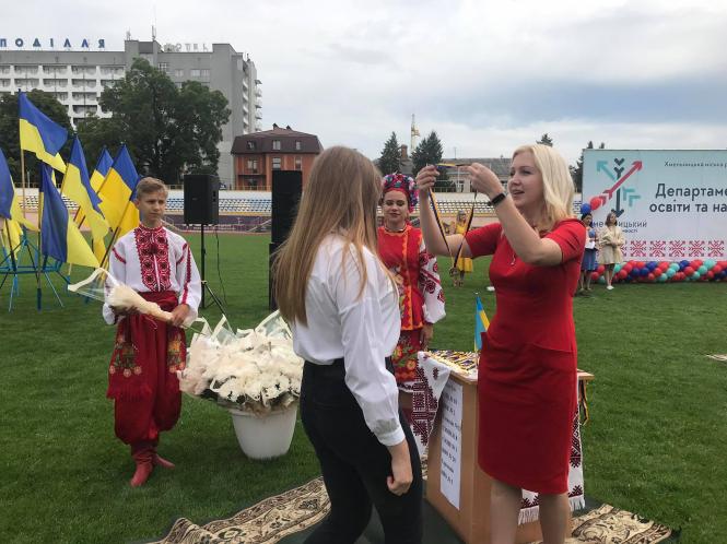 Новини Хмельницького - фото з Життя за кордоном або робота медиком: хмельницькі випускники-медалісти розповіли про плани на майбутнє Нет описания.