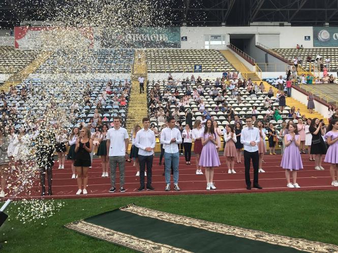 Новини Хмельницького - фото з Життя за кордоном або робота медиком: хмельницькі випускники-медалісти розповіли про плани на майбутнє Нет описания.