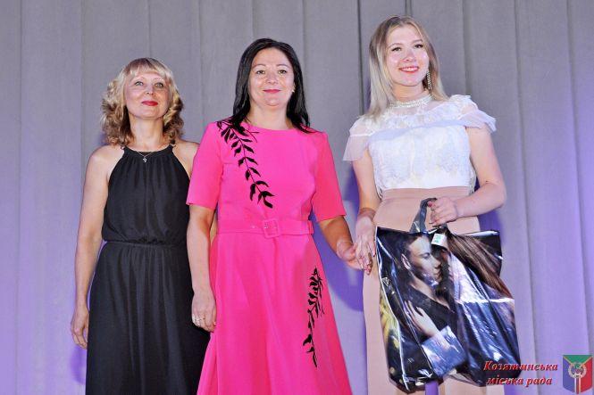 Новини Козятина - фото з Шкільний випуск. У Козятині відзначили медалістів, переможців олімпіад та кращих спортсменів Шкільний випуск. У Козятині відзначили медалістів, переможців олімпіад та кращих спортсменів, фото №2 на сайті 20minut.ua