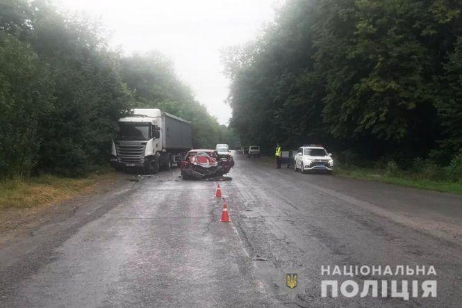 Новини Вінниці - фото з Є загиблий та травмована. У Барському районі Mazda в'їхала у вантажівку Є загиблий та травмована. У Барському районі Mazda в'їхала у вантажівку, фото №1 на сайті 20minut.ua
