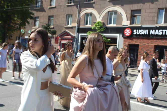 Новини Тернополя - фото з "Сподіваюся, батьки домовляться": чи закінчиться святкування випускного одразу після 23.00? "Сподіваюся, батьки домовляться": чи закінчиться святкування випускного одразу після 23.00?, фото №4 на сайті 20minut.ua