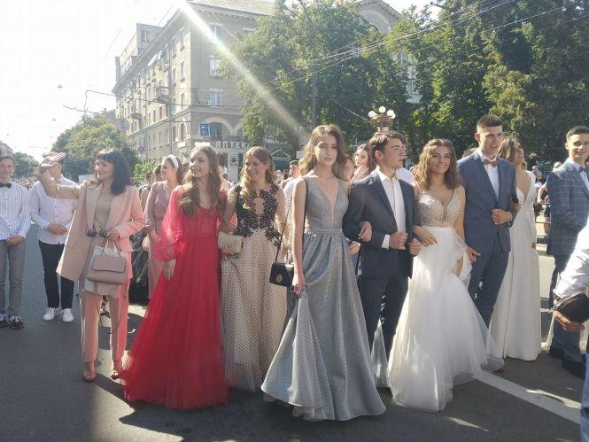 Новини Тернополя - фото з "Сподіваюся, батьки домовляться": чи закінчиться святкування випускного одразу після 23.00? "Сподіваюся, батьки домовляться": чи закінчиться святкування випускного одразу після 23.00?, фото №1 на сайті 20minut.ua