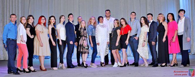 Новини Козятина - фото з Шкільний випуск. У Козятині відзначили медалістів, переможців олімпіад та кращих спортсменів Шкільний випуск. У Козятині відзначили медалістів, переможців олімпіад та кращих спортсменів, фото №4 на сайті 20minut.ua