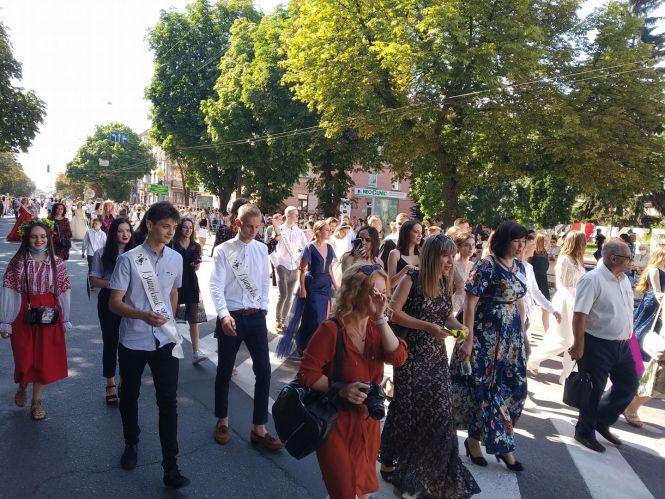 Новини Тернополя - фото з "Сподіваюся, батьки домовляться": чи закінчиться святкування випускного одразу після 23.00? "Сподіваюся, батьки домовляться": чи закінчиться святкування випускного одразу після 23.00?, фото №2 на сайті 20minut.ua