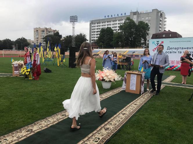 Новини Хмельницького - фото з Життя за кордоном або робота медиком: хмельницькі випускники-медалісти розповіли про плани на майбутнє Нет описания.