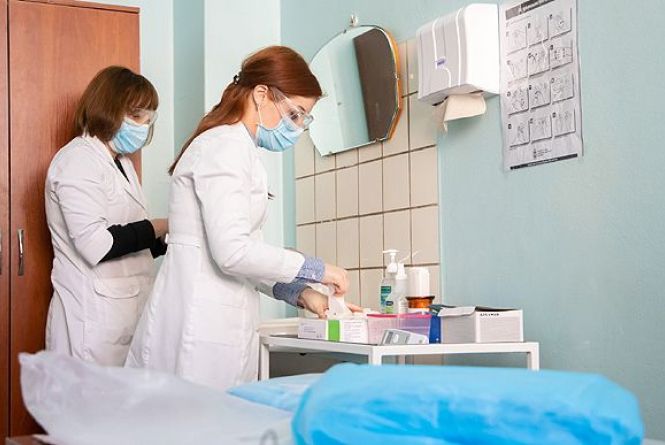 Новини Вінниці - фото з Важливе за вчора. Найцікавіші новини 31 липня, які ви могли пропустити Понад 50 смертей від COVID-19 та хворі медики. Дані по Вінниці та районах за 31 липня