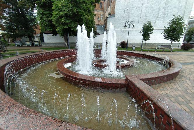 Новини Вінниці - фото з У Вінниці знову працюють фонтани. Фоторепортаж з наших водограїв У Вінниці знову працюють фонтани. Фоторепортаж з наших водограїв, фото №4 на сайті 20minut.ua