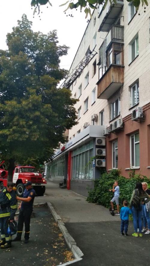 Новини Житомира - фото з У Житомирі через коротке замикання загорілася квартира: із задимленого приміщення евакуювали літню жінку 3.jpg