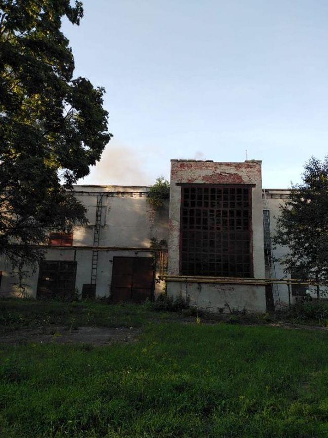 Новини Тернополя - фото з У Тернополі горіла текстильна фабрика (ФОТО) У Тернополі горіла текстильна фабрика (ФОТО), фото №3 на сайті 20minut.ua