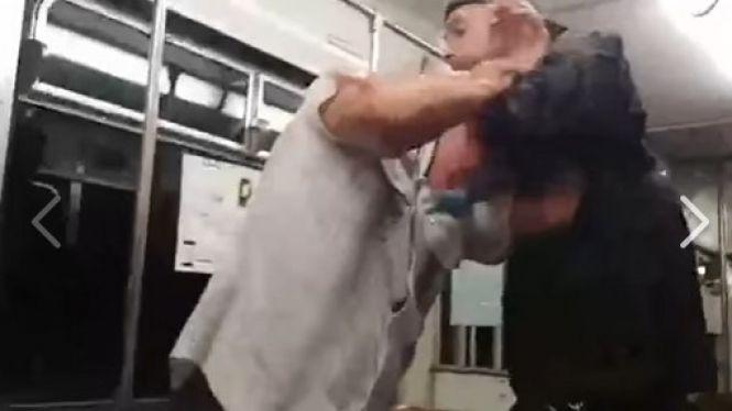 Новини Вінниці - фото з «Знайдіть нам цю людину!» Вночі у трамваї №4 молодий чоловік побився з пенсіонером «Знайдіть нам цю людину!» Вночі у трамваї №4 молодий чоловік побився з пенсіонером, фото №1 на сайті 20minut.ua