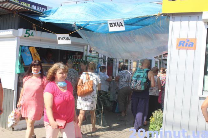 Новини Тернополя - фото з "Якщо нас знову закриють – буде катастрофа": як працюють ринки у Тернополі (ФОТОРЕПОРТАЖ) "Якщо нас знову закриють – буде катастрофа": як працюють ринки у Тернополі (ФОТОРЕПОРТАЖ), фото №1 на сайті 20minut.ua