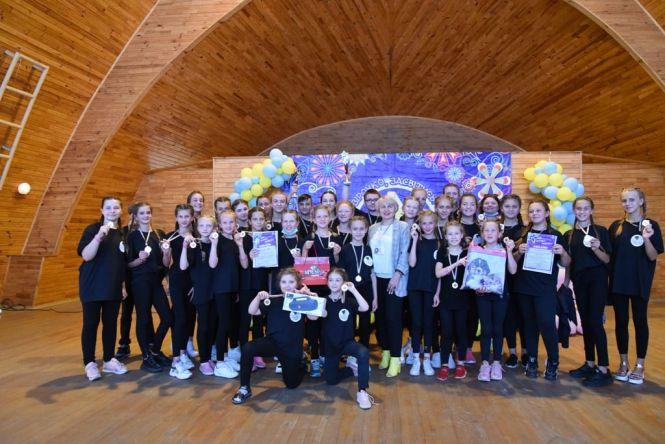 Новини Житомира - фото з Головні нагороди конкурсу «Зірочко, засвітись!» поїхали у Хорошів, Попільню та Новоград-Волинський Головні нагороди конкурсу «Зірочко, засвітись!» поїхали у Хорошів, Попільню та Новоград-Волинський, фото №1 на сайті 20minut.ua