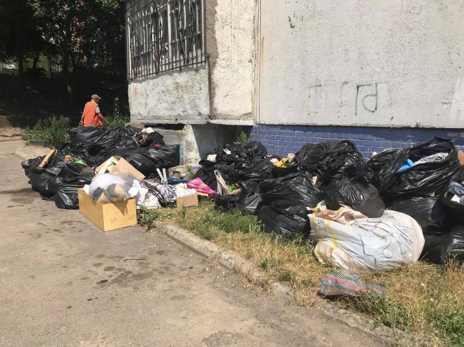 Новини Хмельницького - фото з “Живе за рахунок сміття”: що відомо про хмельничанку, яка перетворила квартиру на звалище Нет описания.