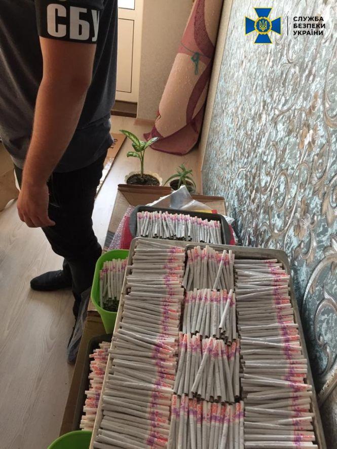 Хмельничани організували масштабну схему фальсифікації та збуту контрафактних цигарок, фото №4 на сайті vsim.ua