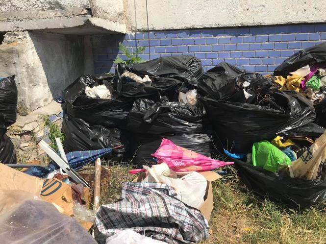 Новини Хмельницького - фото з “Живе за рахунок сміття”: що відомо про хмельничанку, яка перетворила квартиру на звалище Нет описания.