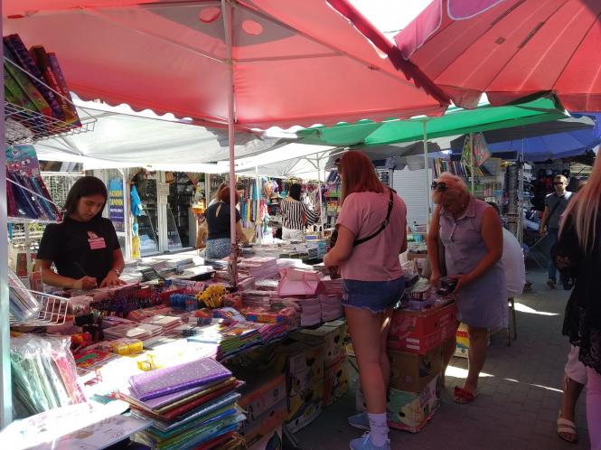 Новини Тернополя - фото з "Люди ще і не думають скуплятись в школу": скільки коштує одягнути дитину в перший клас "Люди ще і не думають скуплятись в школу": скільки коштує одягнути дитину в перший клас, фото №1 на сайті 20minut.ua