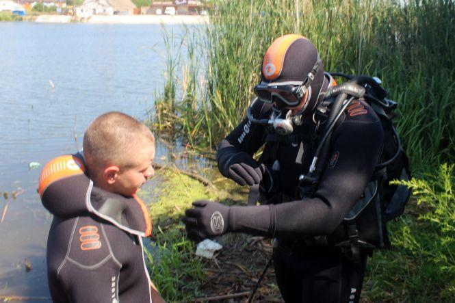 Новини Хмельницького - фото з З Південного Бугу рятувальники діставали автомобіль (ВІДЕО) З Південного Бугу рятувальники діставали автомобіль (ВІДЕО), фото №4 на сайті vsim.ua