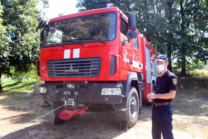 Новини Хмельницького - фото з З Південного Бугу рятувальники діставали автомобіль (ВІДЕО) З Південного Бугу рятувальники діставали автомобіль (ВІДЕО), фото №2 на сайті vsim.ua