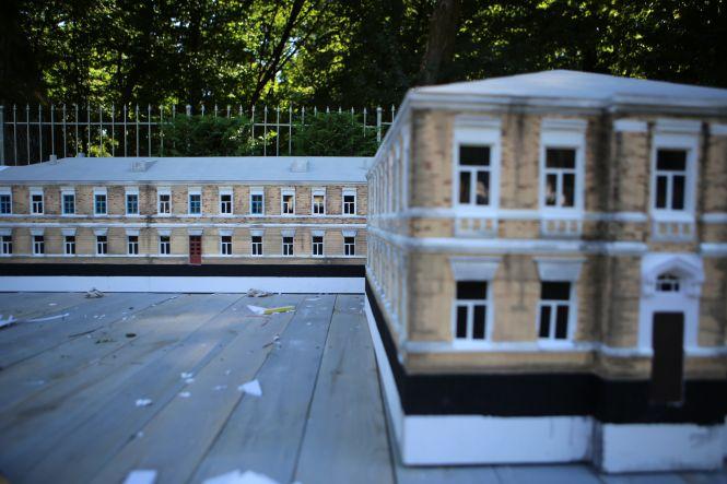 Новини Вінниці - фото з На «Міні-Вінниці» з’явився 8-метровий макет будівлі психіатричної лікарні імені Ющенка На «Міні-Вінниці» з’явився 8-метровий макет будівлі психіатричної лікарні імені Ющенка, фото №2 на сайті 20minut.ua