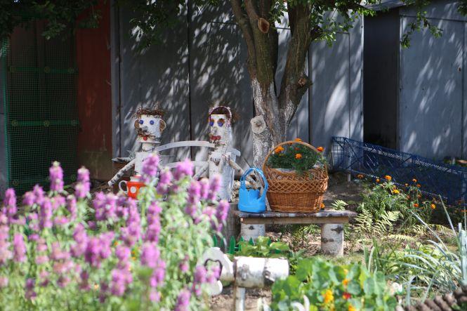 Новини Вінниці - фото з «Це у нас куточок автомобіліста, а ось тут ми дивимося кіно». Наш ТОП-4 найцікавіших дворів Вінниці «Це у нас куточок автомобіліста, а ось тут ми дивимося кіно». Наш ТОП-4 найцікавіших дворів Вінниці, фото №7 на сайті 20minut.ua